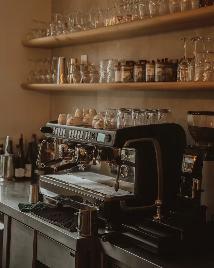 Kaffeemaschine im Eingangsbereich